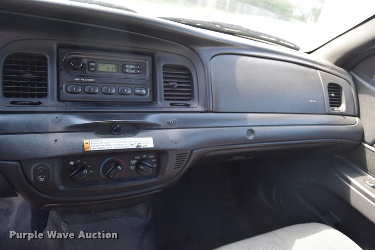 image for item L2562 2007 Ford Crown Victoria Police Interceptor