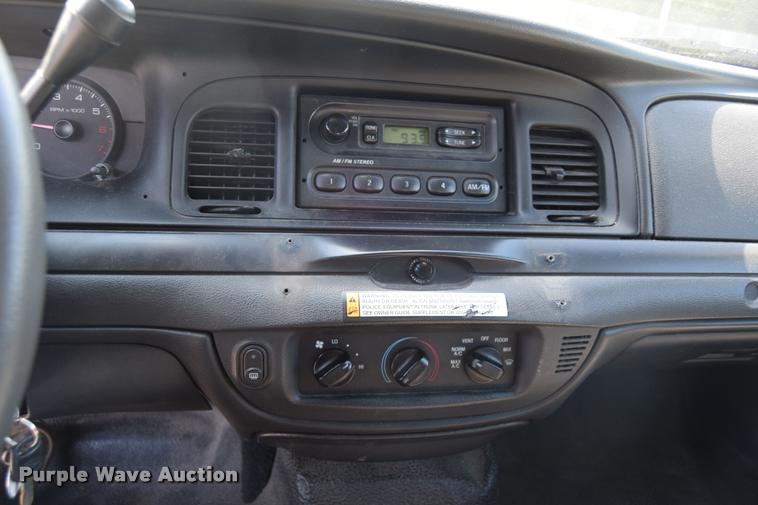 image for item L2562 2007 Ford Crown Victoria Police Interceptor