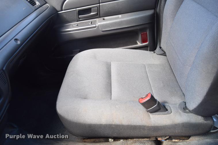 image for item L2562 2007 Ford Crown Victoria Police Interceptor