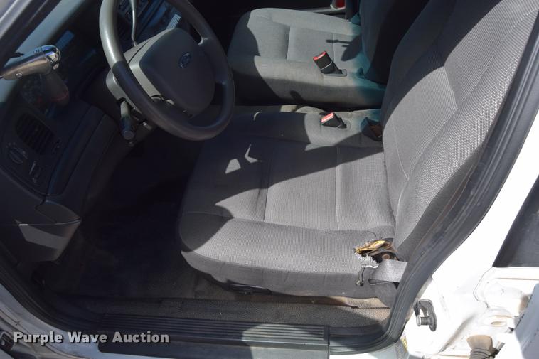 image for item L2562 2007 Ford Crown Victoria Police Interceptor