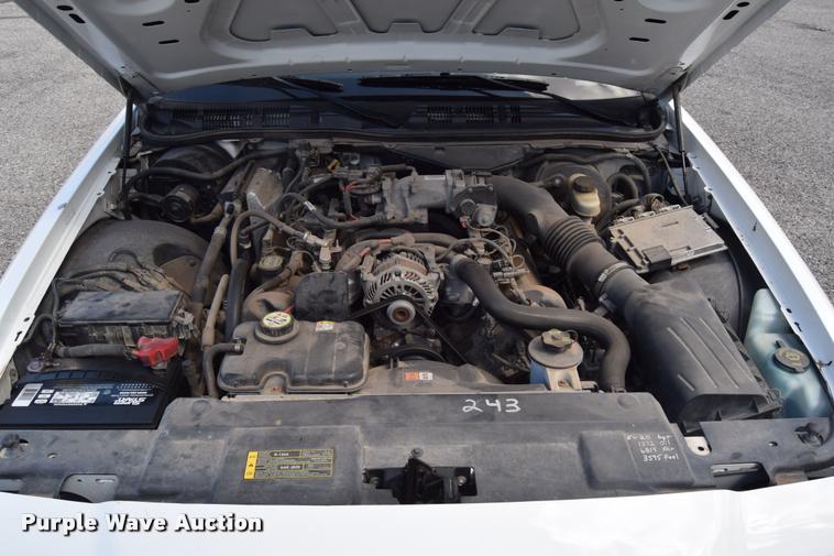 image for item L2562 2007 Ford Crown Victoria Police Interceptor