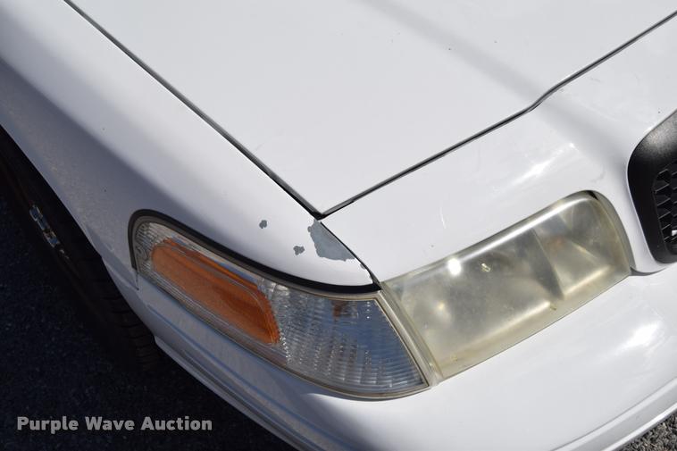 image for item L2562 2007 Ford Crown Victoria Police Interceptor