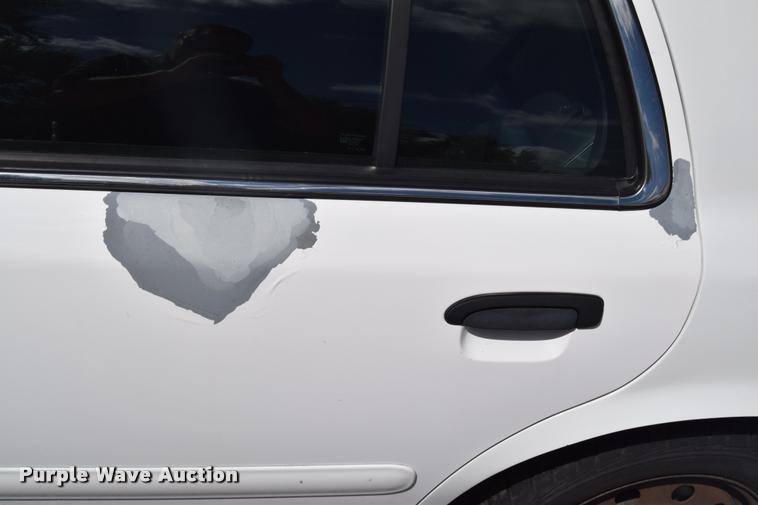 image for item L2562 2007 Ford Crown Victoria Police Interceptor