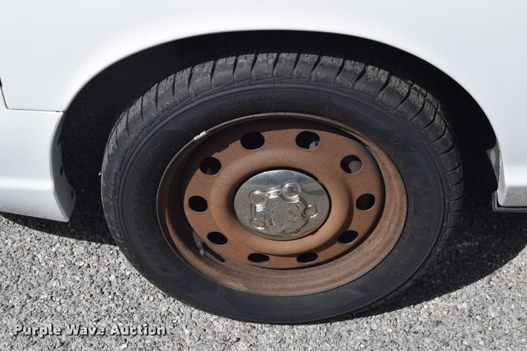 image for item L2562 2007 Ford Crown Victoria Police Interceptor