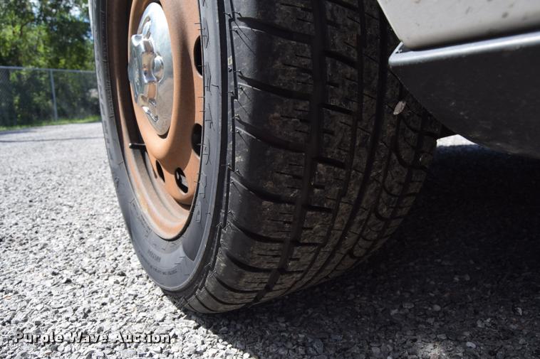 image for item L2562 2007 Ford Crown Victoria Police Interceptor