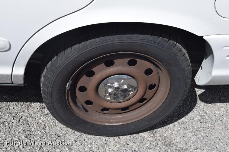 image for item L2562 2007 Ford Crown Victoria Police Interceptor