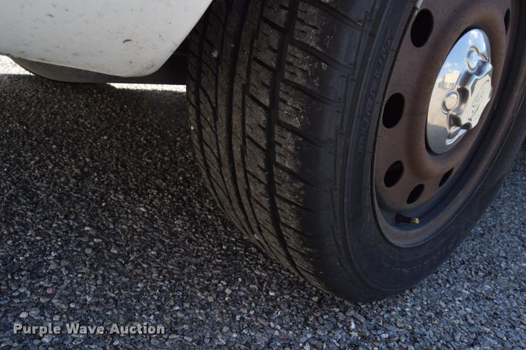 image for item L2562 2007 Ford Crown Victoria Police Interceptor