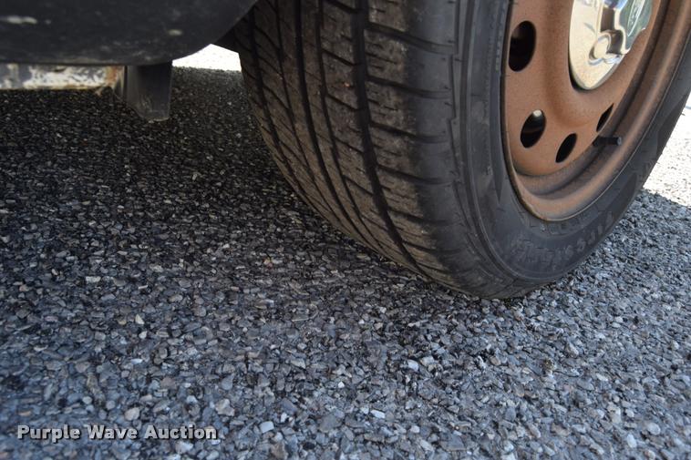 image for item L2562 2007 Ford Crown Victoria Police Interceptor