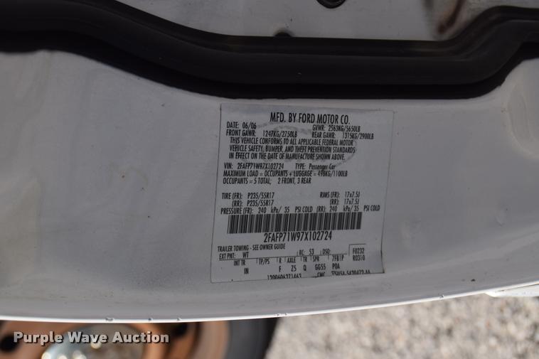 image for item L2562 2007 Ford Crown Victoria Police Interceptor