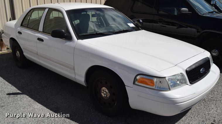 image for item L2563 2009 Ford Crown Victoria Police Interceptor