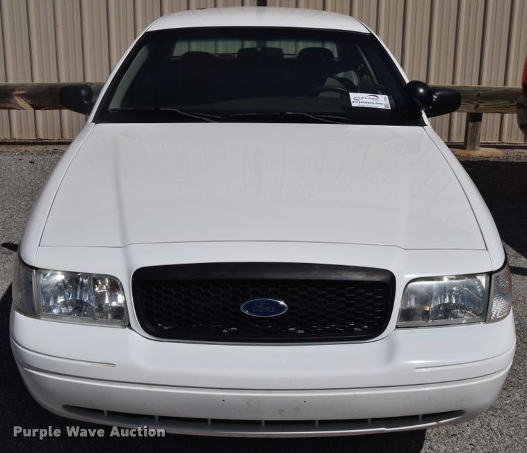 image for item L2563 2009 Ford Crown Victoria Police Interceptor