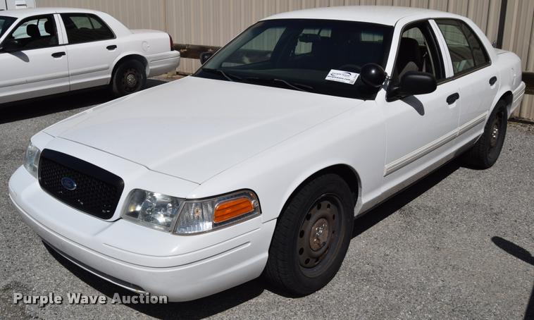 image for item L2563 2009 Ford Crown Victoria Police Interceptor