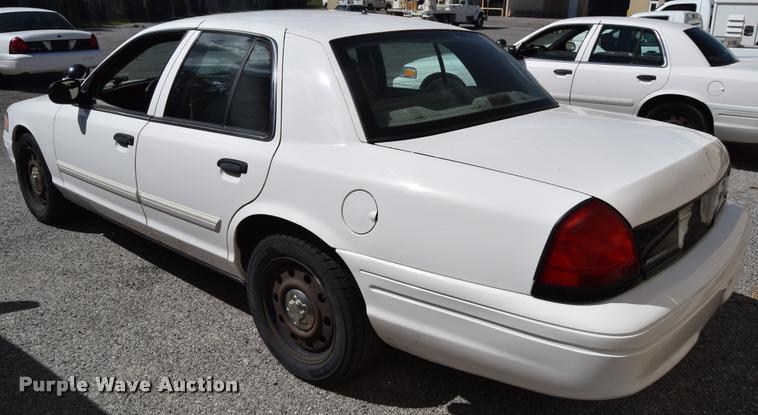 image for item L2563 2009 Ford Crown Victoria Police Interceptor