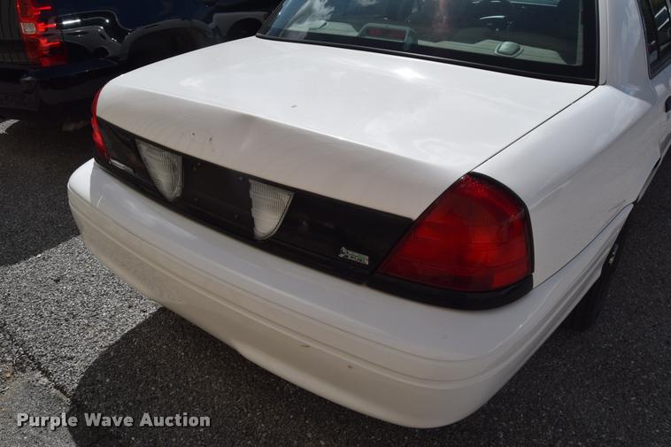 image for item L2563 2009 Ford Crown Victoria Police Interceptor