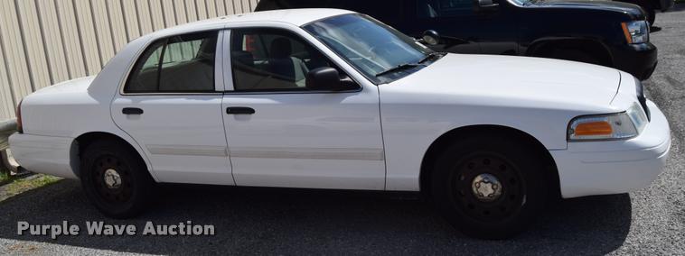 image for item L2563 2009 Ford Crown Victoria Police Interceptor