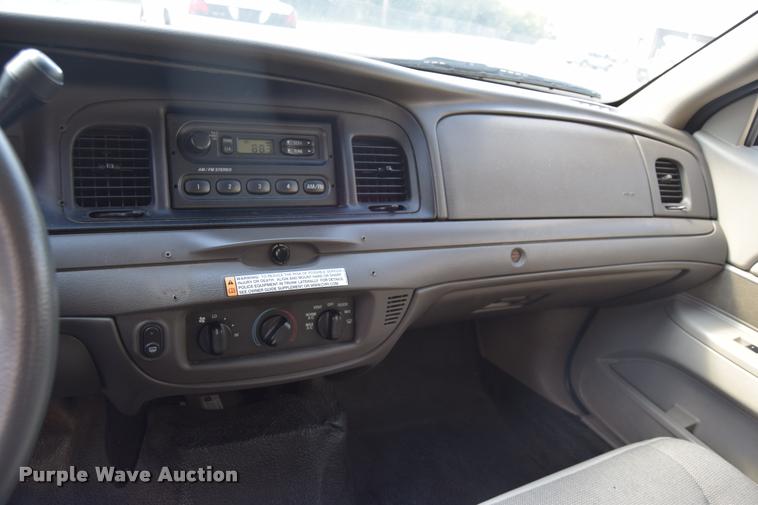image for item L2563 2009 Ford Crown Victoria Police Interceptor