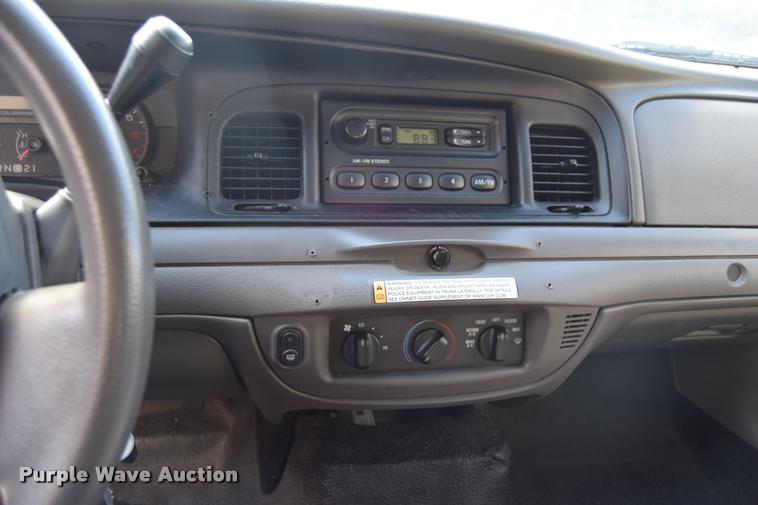 image for item L2563 2009 Ford Crown Victoria Police Interceptor