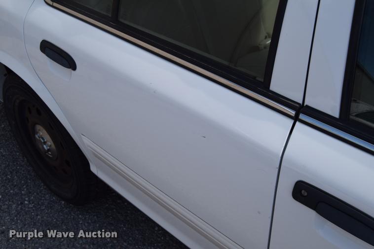 image for item L2563 2009 Ford Crown Victoria Police Interceptor