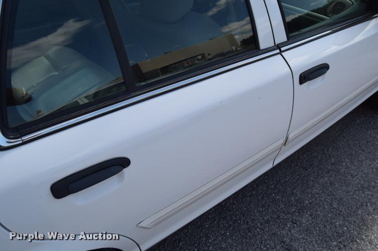 image for item L2563 2009 Ford Crown Victoria Police Interceptor