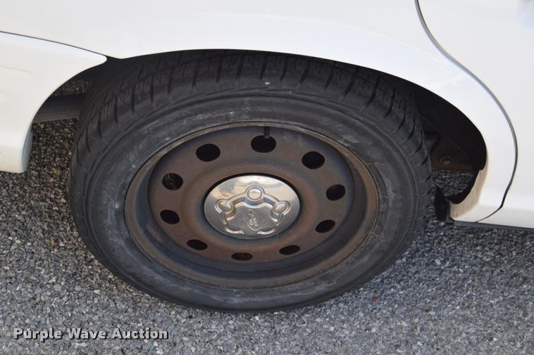 image for item L2563 2009 Ford Crown Victoria Police Interceptor