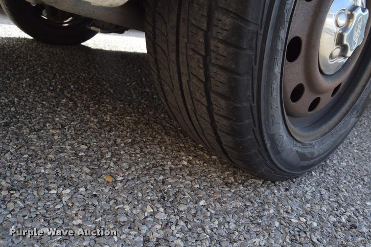 image for item L2563 2009 Ford Crown Victoria Police Interceptor