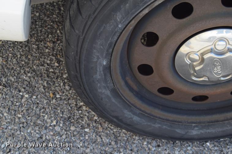 image for item L2563 2009 Ford Crown Victoria Police Interceptor