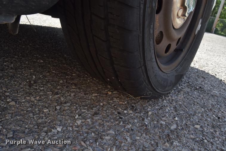 image for item L2563 2009 Ford Crown Victoria Police Interceptor