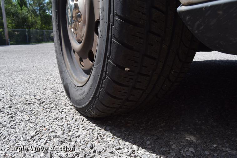 image for item L2563 2009 Ford Crown Victoria Police Interceptor