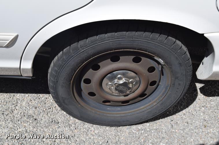 image for item L2563 2009 Ford Crown Victoria Police Interceptor