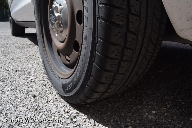 image for item L2563 2009 Ford Crown Victoria Police Interceptor