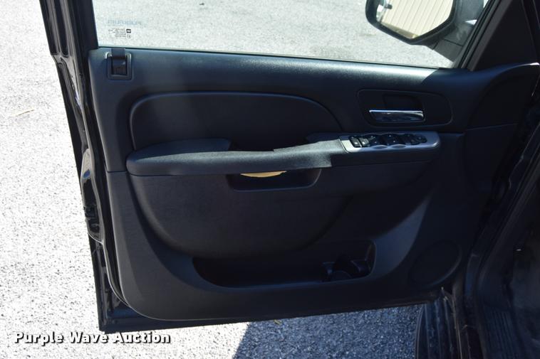 image for item L2564 2013 Chevrolet Tahoe Police SUV