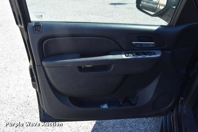 image for item L2565 2013 Chevrolet Tahoe Police SUV