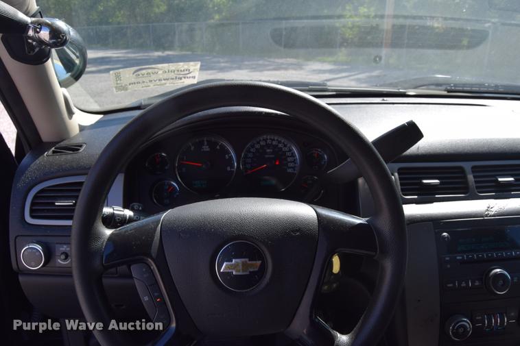 image for item L2565 2013 Chevrolet Tahoe Police SUV