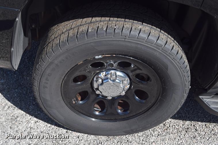 image for item L2565 2013 Chevrolet Tahoe Police SUV