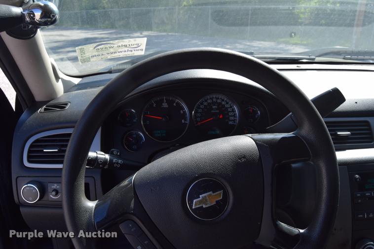 image for item L2566 2013 Chevrolet Tahoe Police SUV