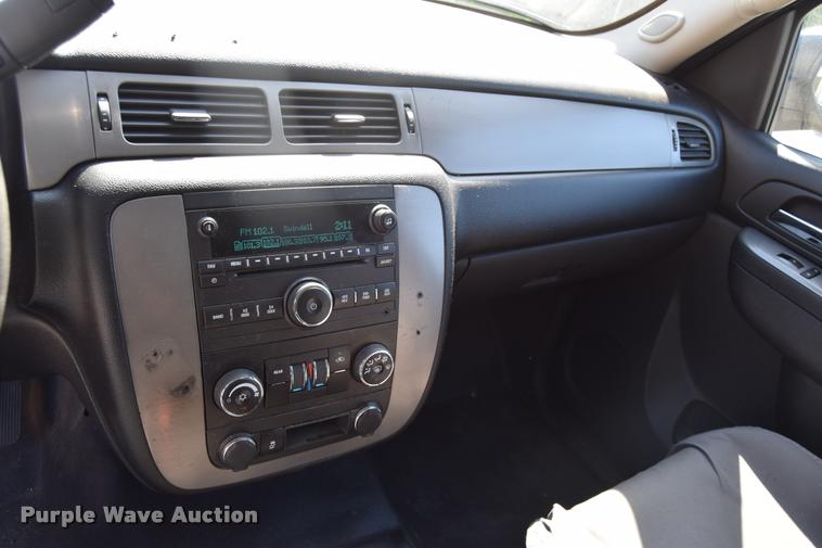 image for item L2566 2013 Chevrolet Tahoe Police SUV