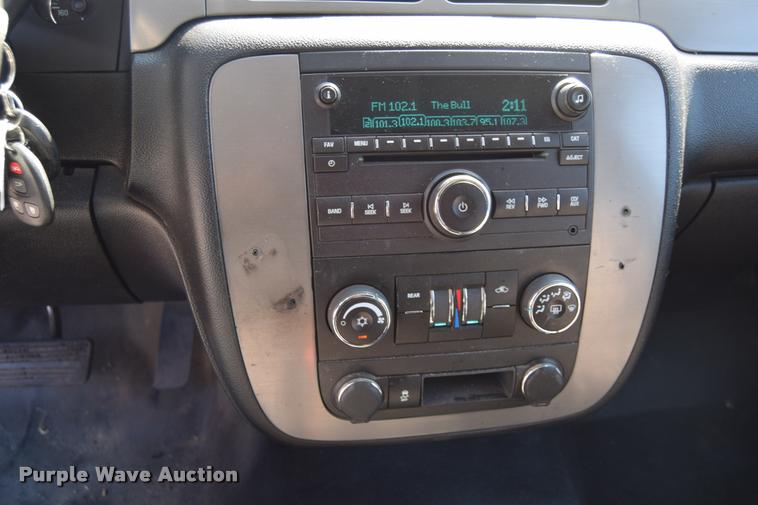 image for item L2566 2013 Chevrolet Tahoe Police SUV