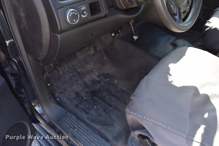 image for item L2566 2013 Chevrolet Tahoe Police SUV