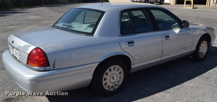 image for item L2569 2003 Ford Crown Victoria