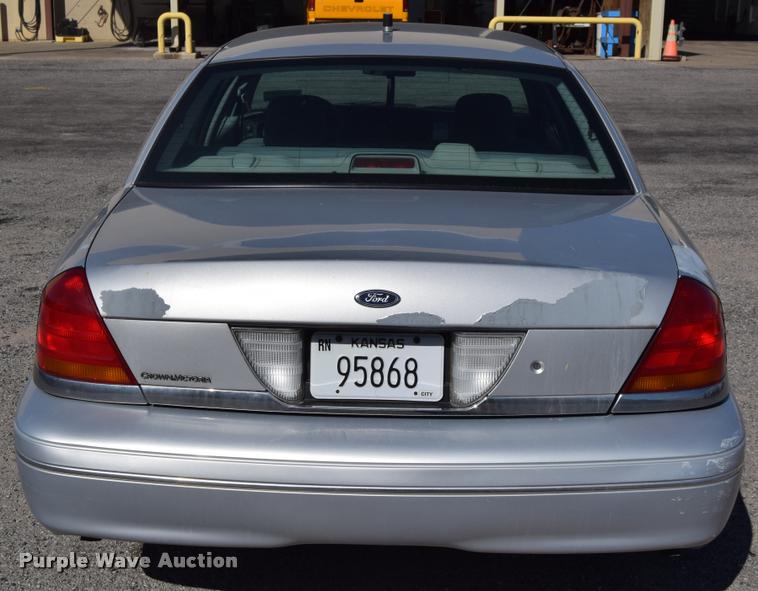 image for item L2569 2003 Ford Crown Victoria