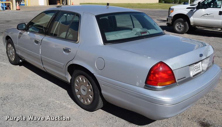 image for item L2569 2003 Ford Crown Victoria