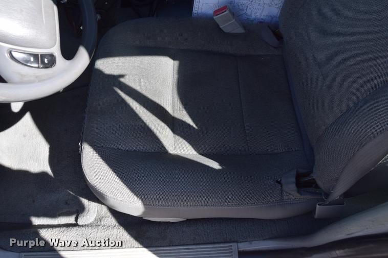 image for item L2569 2003 Ford Crown Victoria