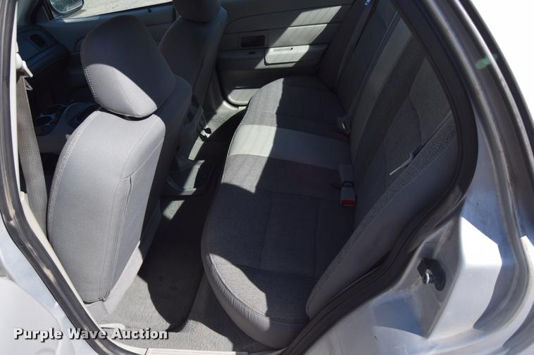 image for item L2569 2003 Ford Crown Victoria