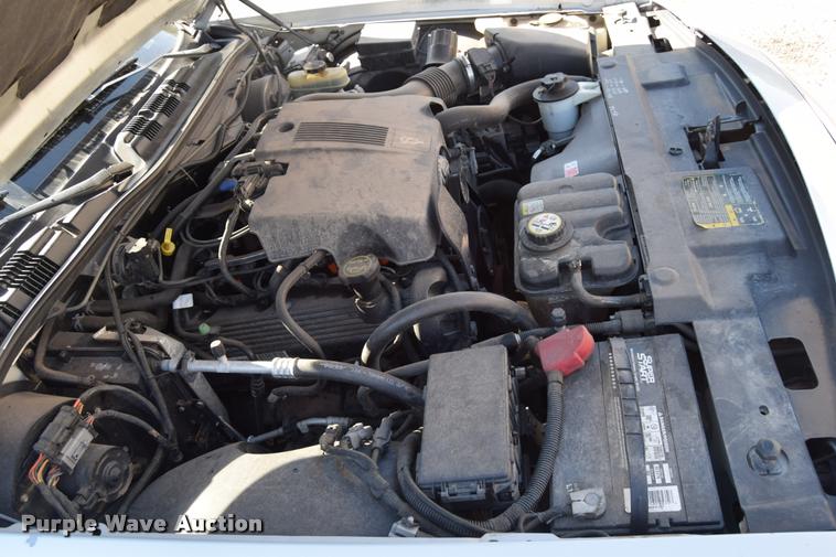 image for item L2569 2003 Ford Crown Victoria