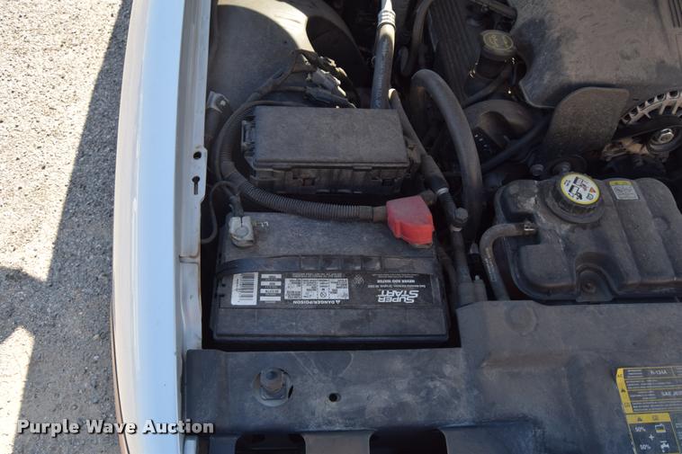 image for item L2569 2003 Ford Crown Victoria