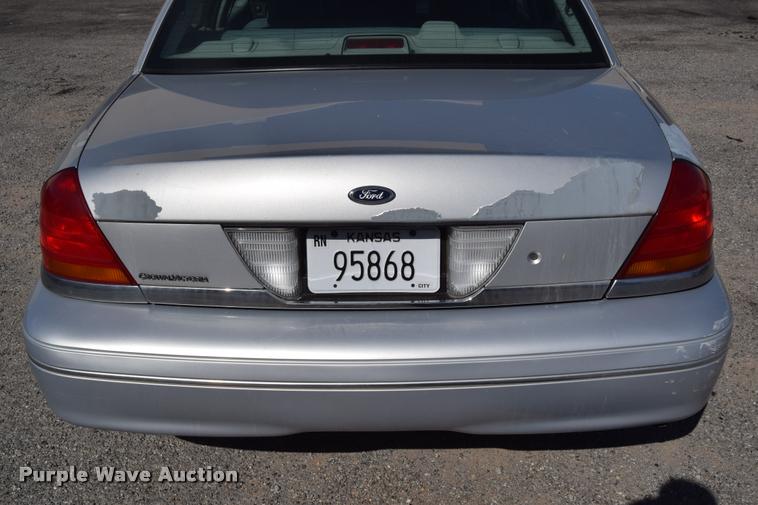 image for item L2569 2003 Ford Crown Victoria