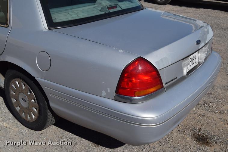 image for item L2569 2003 Ford Crown Victoria
