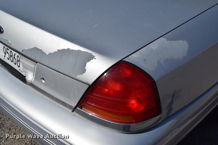 image for item L2569 2003 Ford Crown Victoria