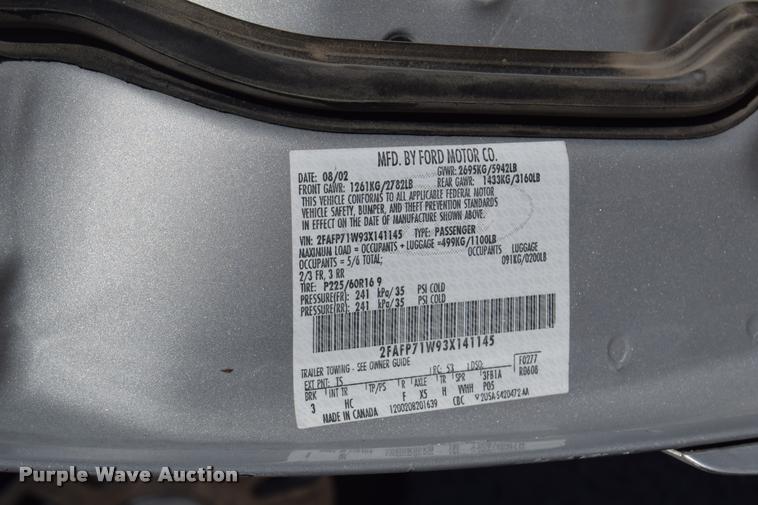 image for item L2569 2003 Ford Crown Victoria