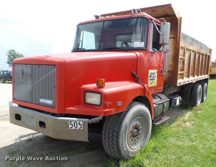 image for item L5522 1992 Volvo WG64 dump truck